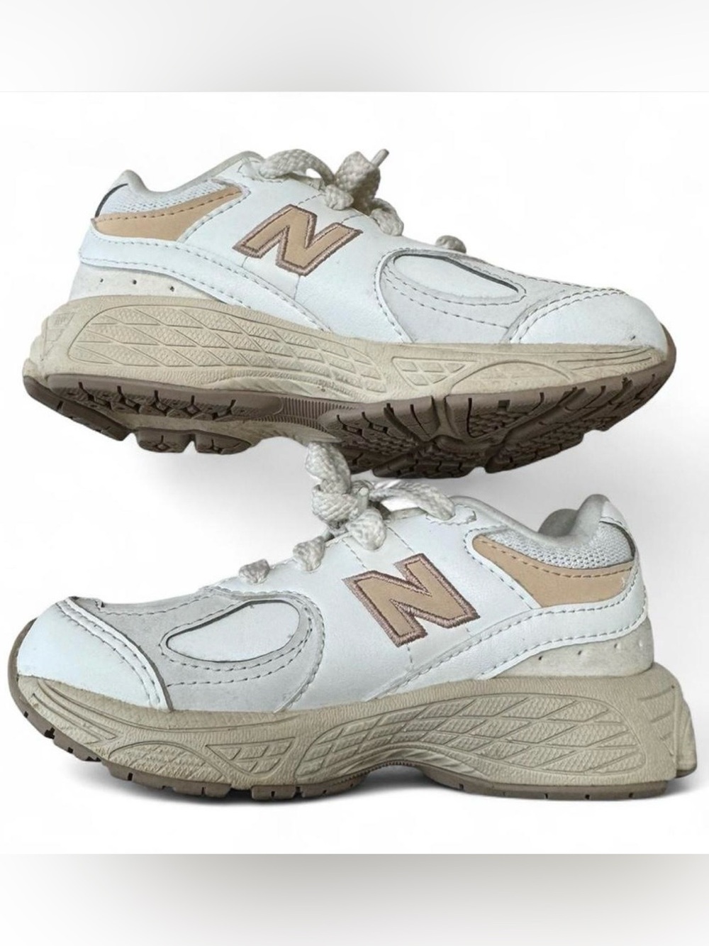 New Balance Kids' White and Beige Lace-Up Sneakers toddler size 9 girls 2002r